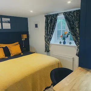 Bed & Breakfast Brambling Fields And ****